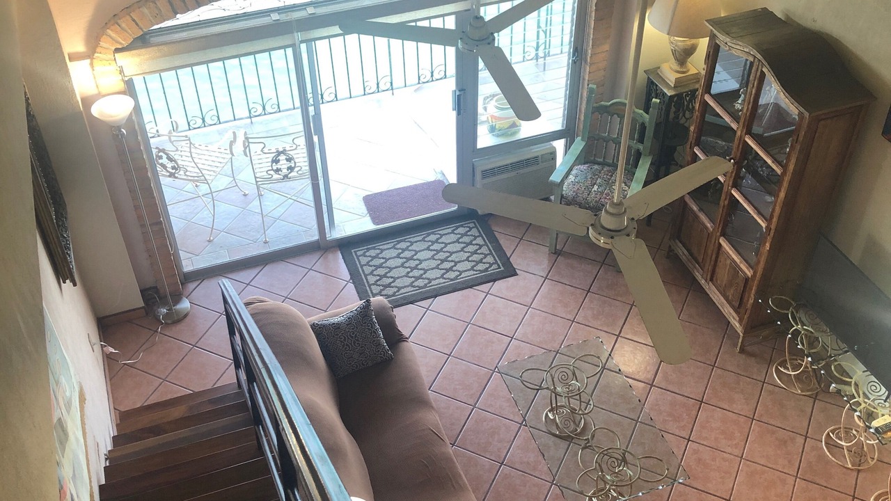 Photo of Livingroom in South Shore Hotel Area