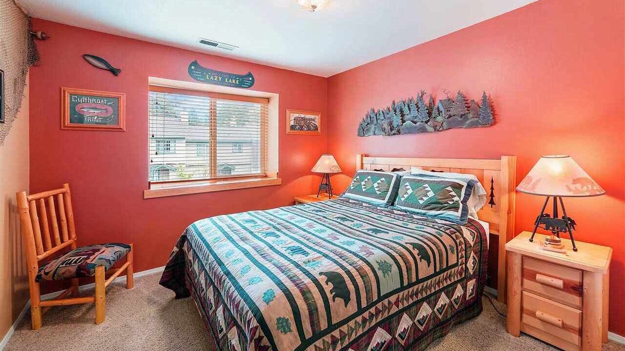 Photo of Bedroom in Lake Forest
