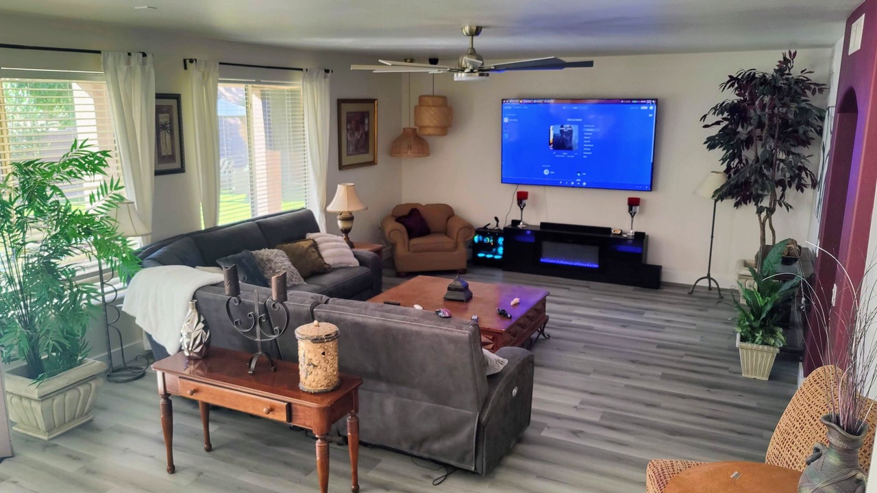Photo of Livingroom in Paradise Valley Village