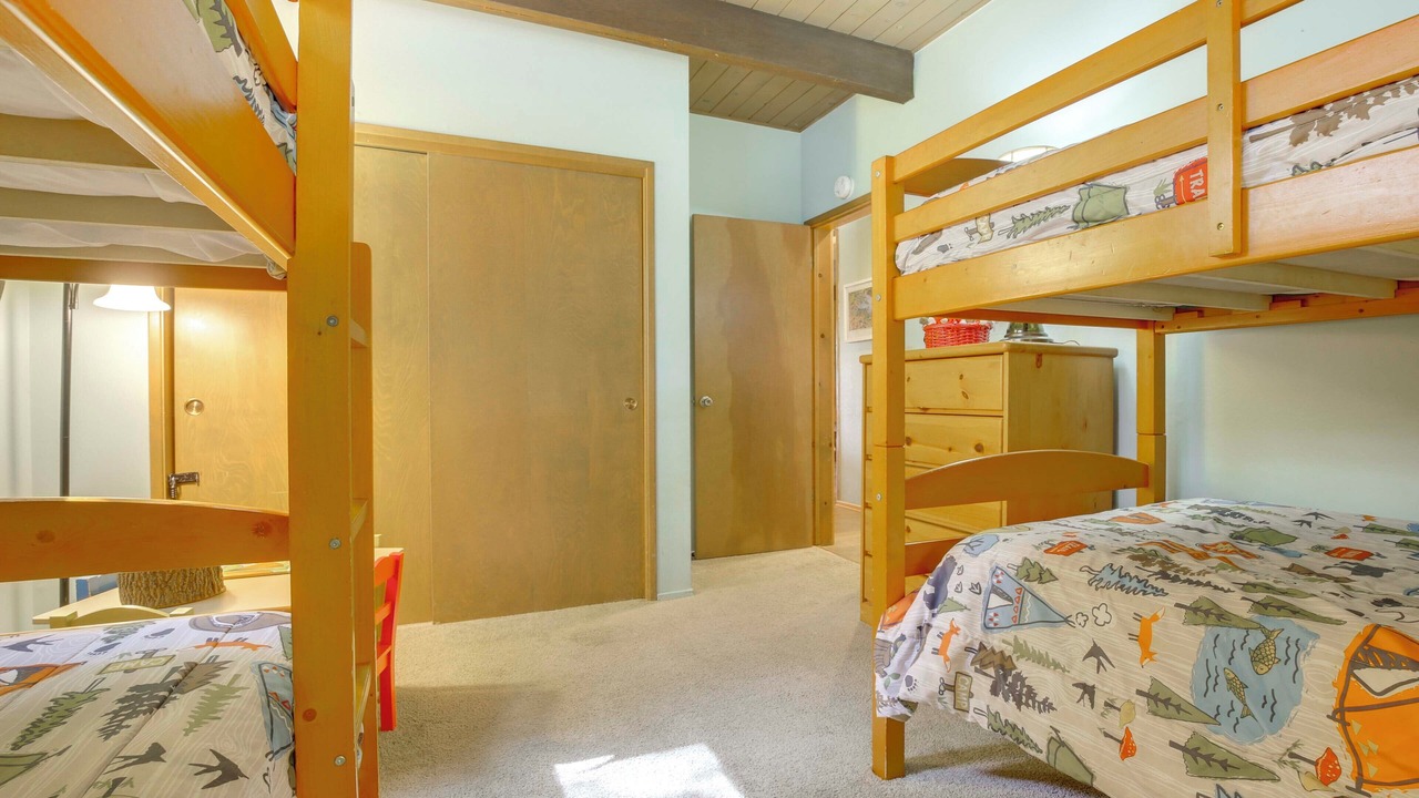Photo of Bedroom in Lake Arrowhead