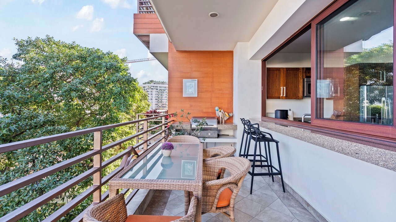 Photo of Outdoor in Romantic Zone