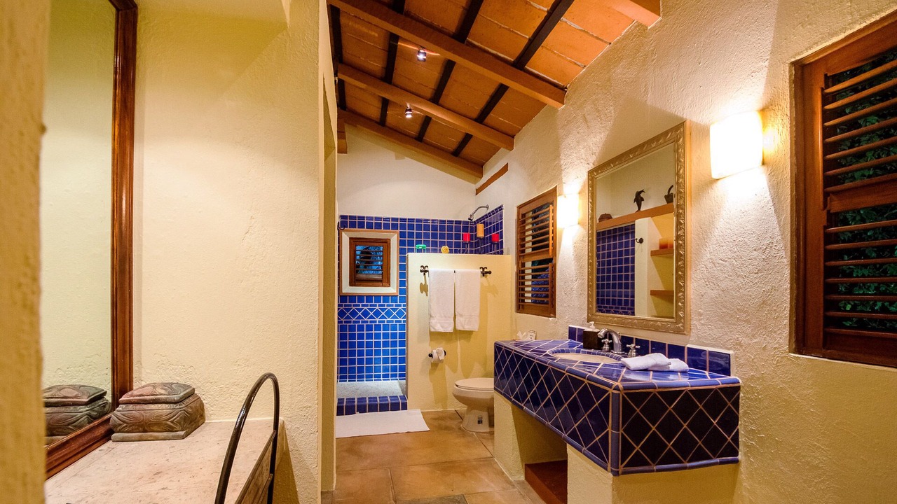 Photo of Bathroom in Romantic Zone