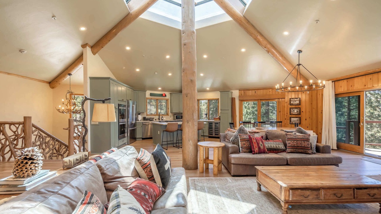 Photo of Livingroom in Upper Moonridge