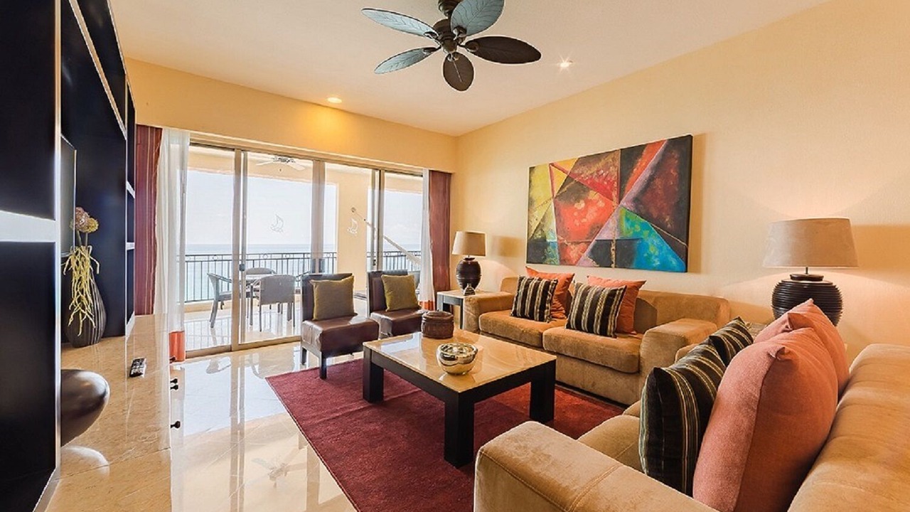 Photo of Livingroom in South Shore Hotel Area