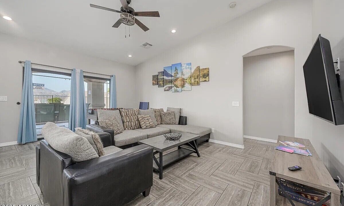 Photo of Livingroom in Sunridge Estates