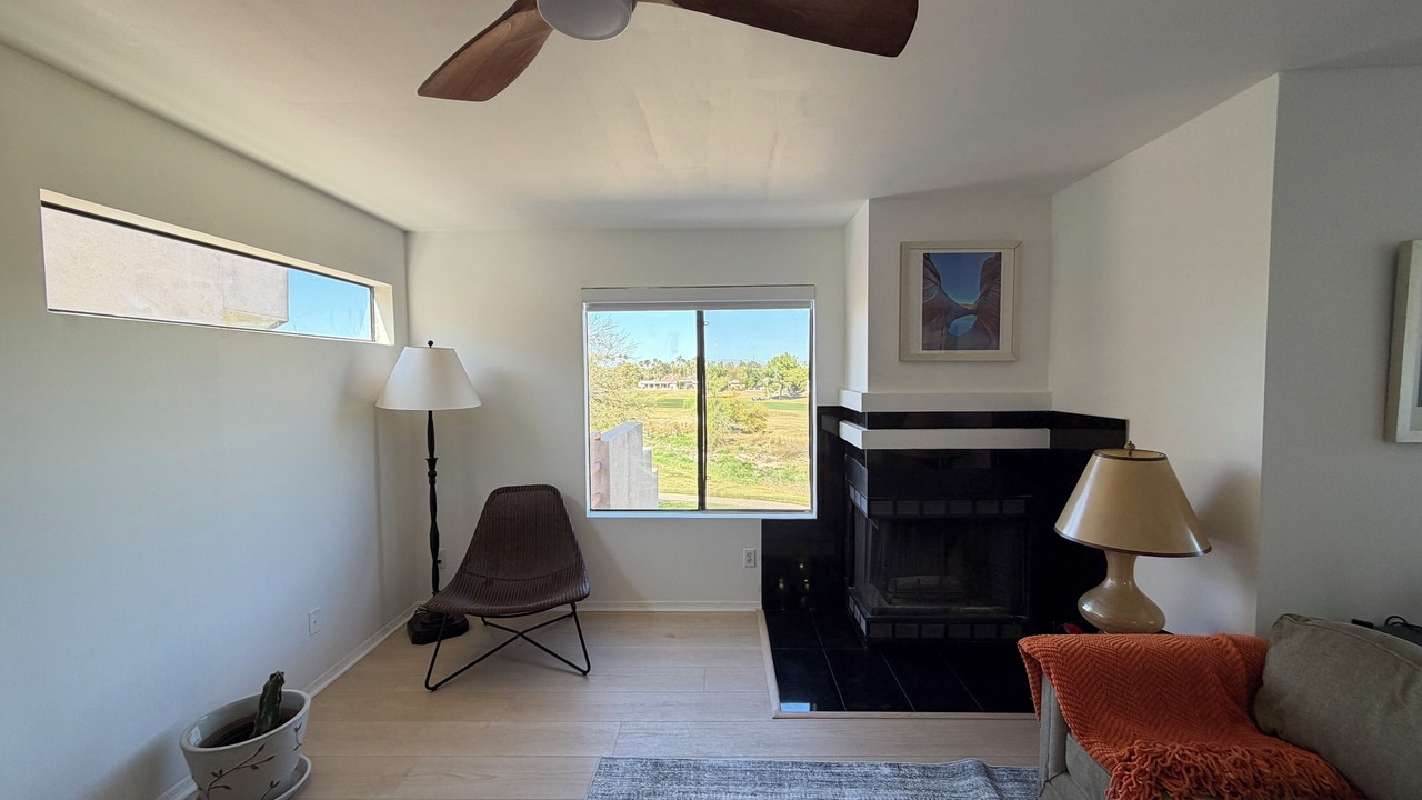 Photo of Livingroom in Paradise Valley Village