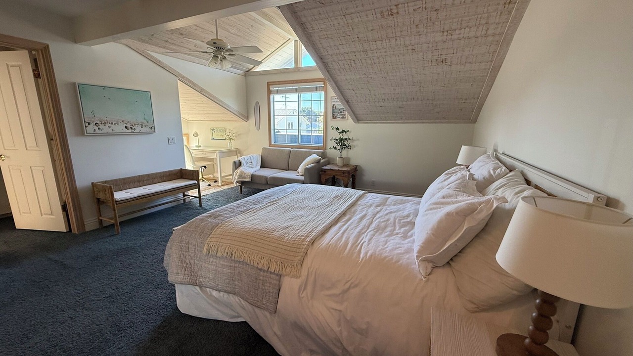 Photo of Bedroom in East Side Costa Mesa