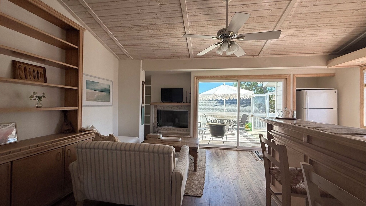 Photo of Livingroom in East Side Costa Mesa