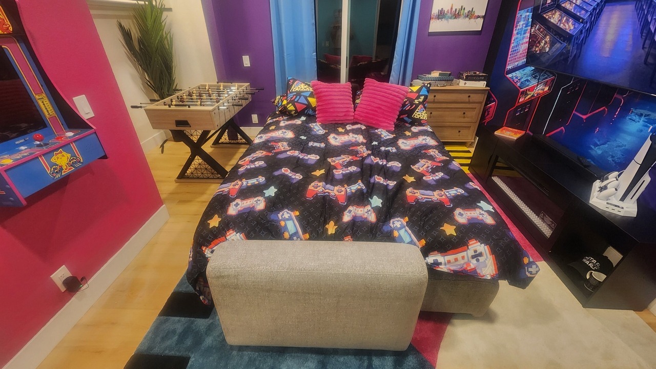 Photo of Bedroom in Hollywoodland