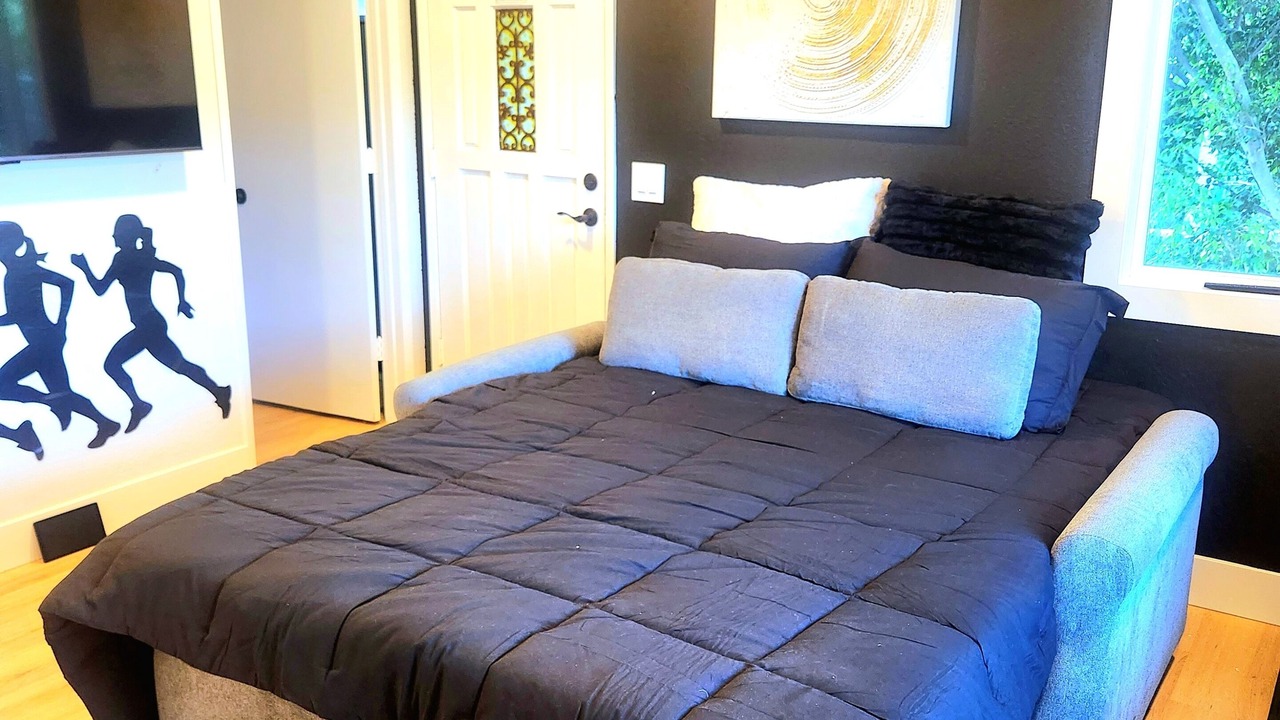 Photo of Bedroom in Hollywoodland