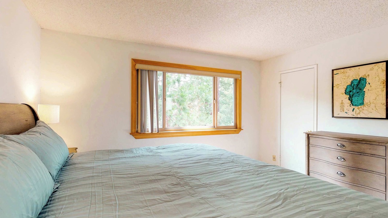 Photo of Bedroom in Lake Forest