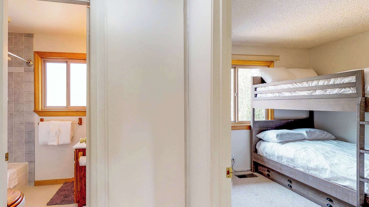 Photo of Bedroom in Lake Forest