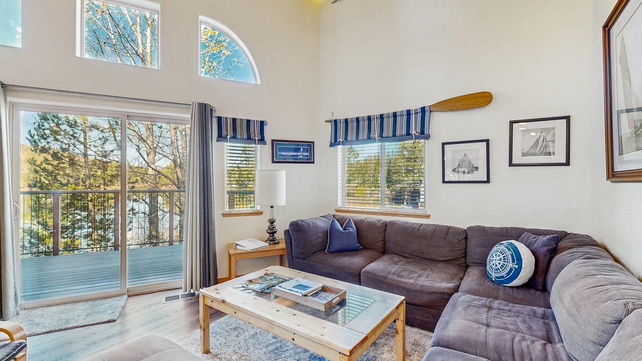 Photo of Livingroom in Serene Lakes