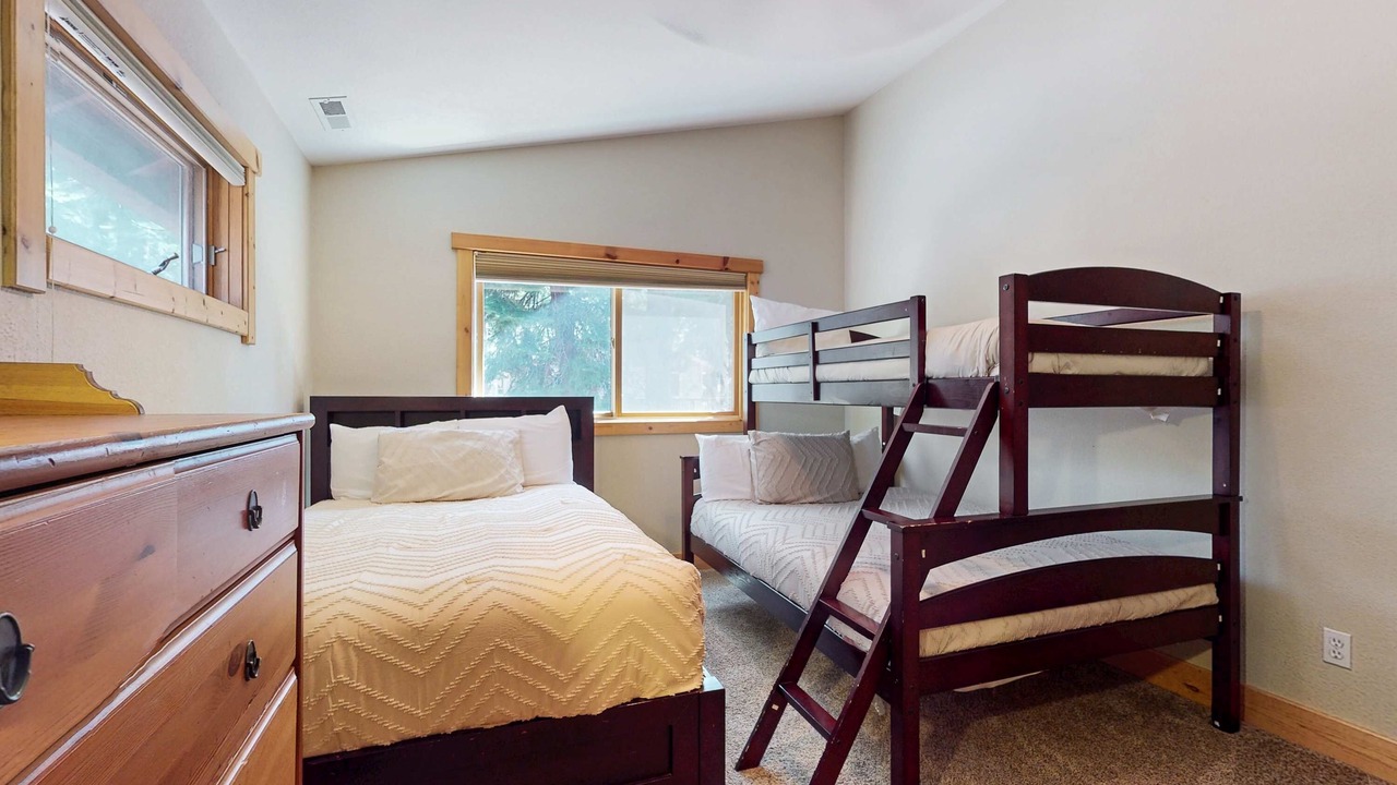 Photo of Bedroom in Country Club Estates
