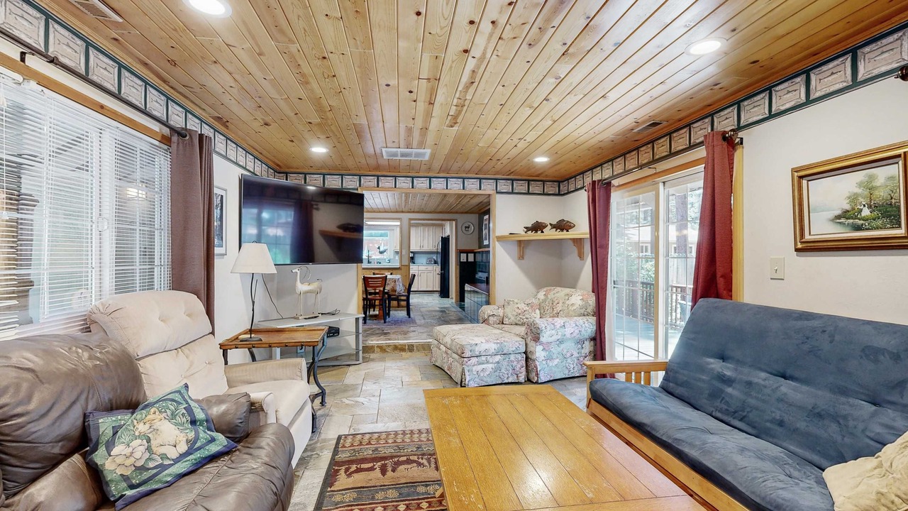 Photo of Livingroom in Black Bart