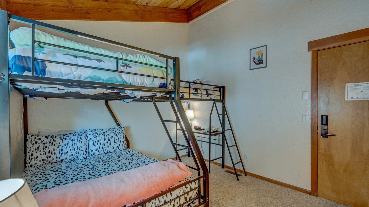 Photo of Bedroom in Tahoe Woods