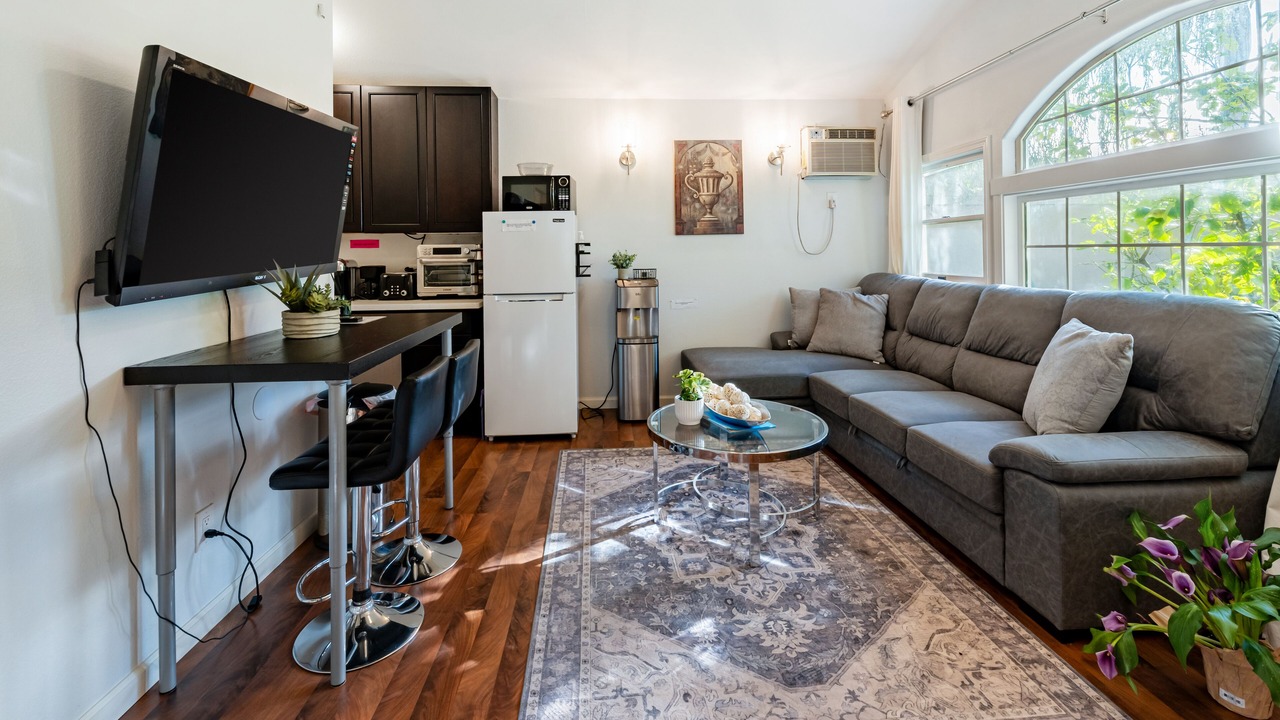 Photo of Livingroom in Downing - Whitethorne