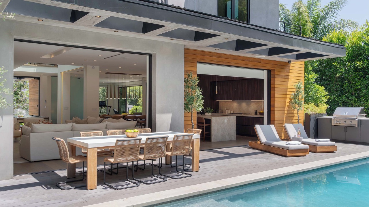 Photo of Outdoor in Hollywood Hills West