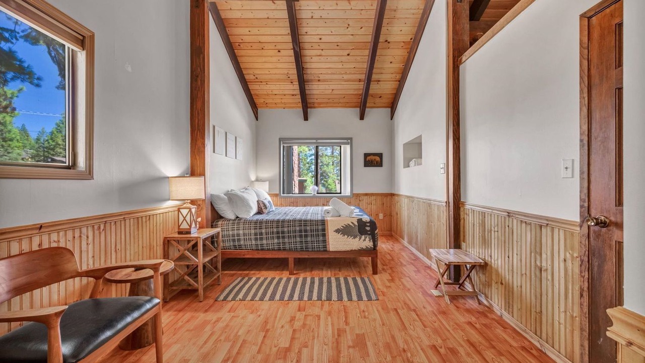 Photo of Bedroom in Lake Forest