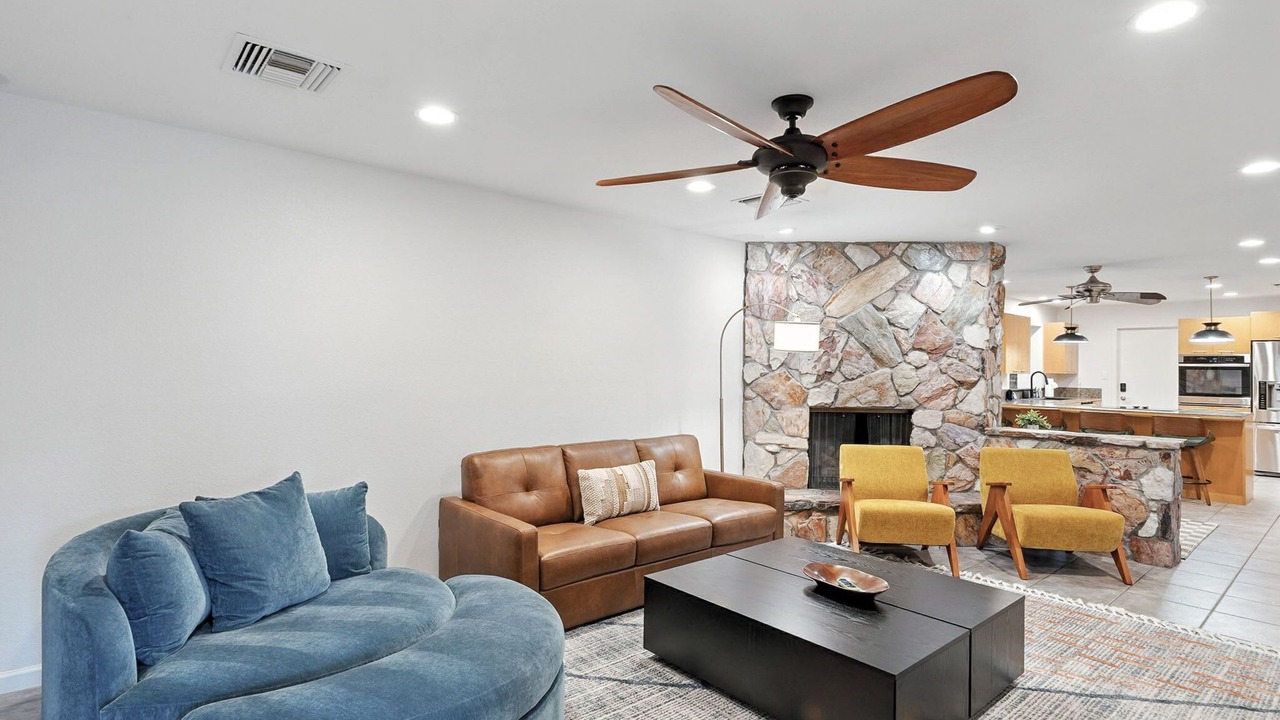 Photo of Livingroom in Candlelight Estates