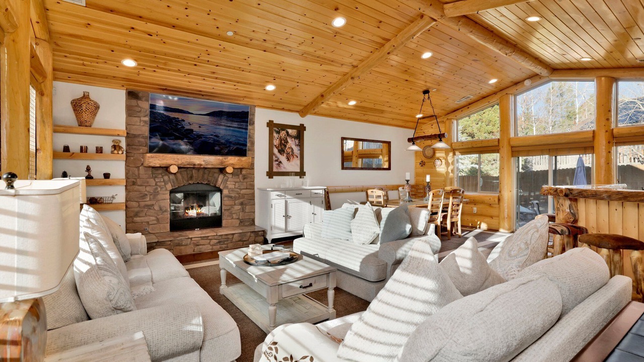 Photo of Livingroom in Castle Glen Estates