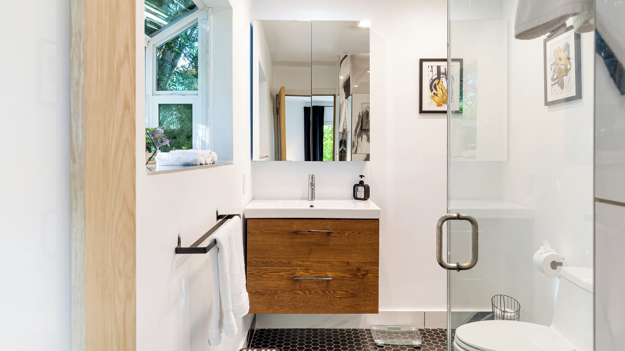 Photo of Bathroom in Woodland Hills