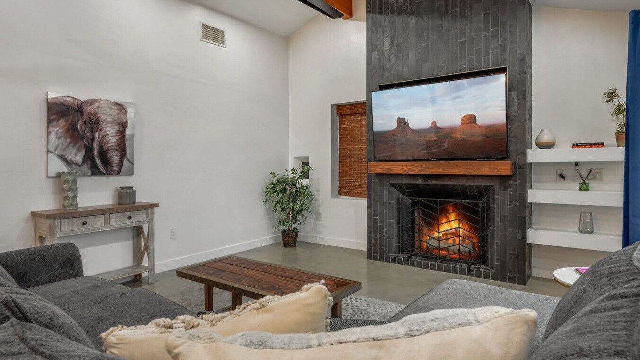 Photo of Livingroom in Sam Hughes