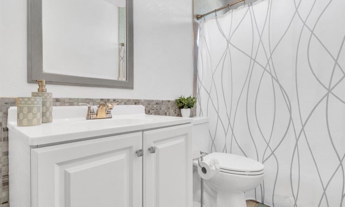 Photo of Bathroom in Woodland Hills