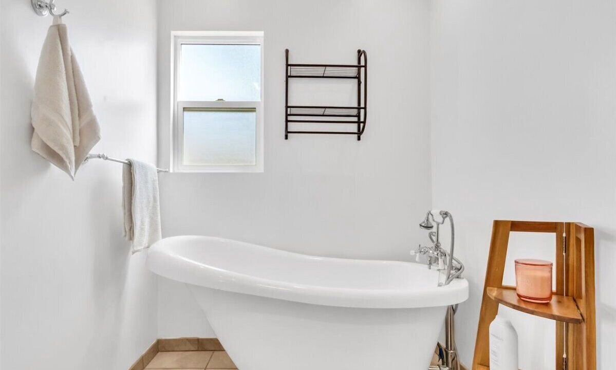 Photo of Bathroom in Woodland Hills