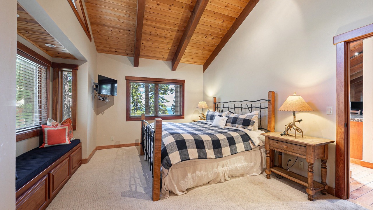 Photo of Bedroom in Lake Forest