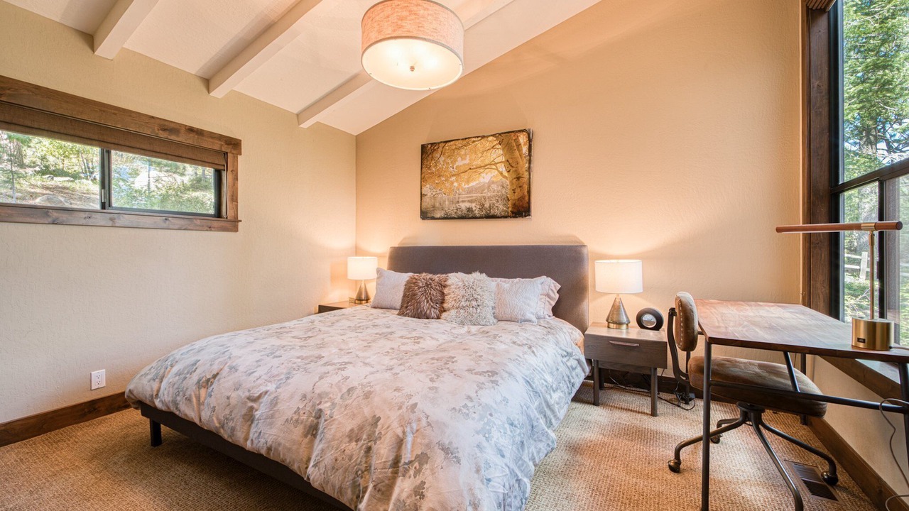 Photo of Bedroom in Lake Forest
