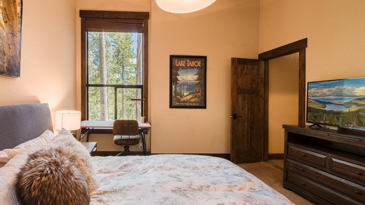 Photo of Bedroom in Lake Forest