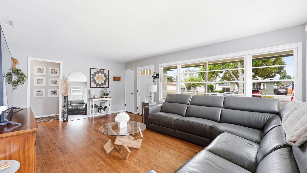 Photo of Livingroom in Old Towne