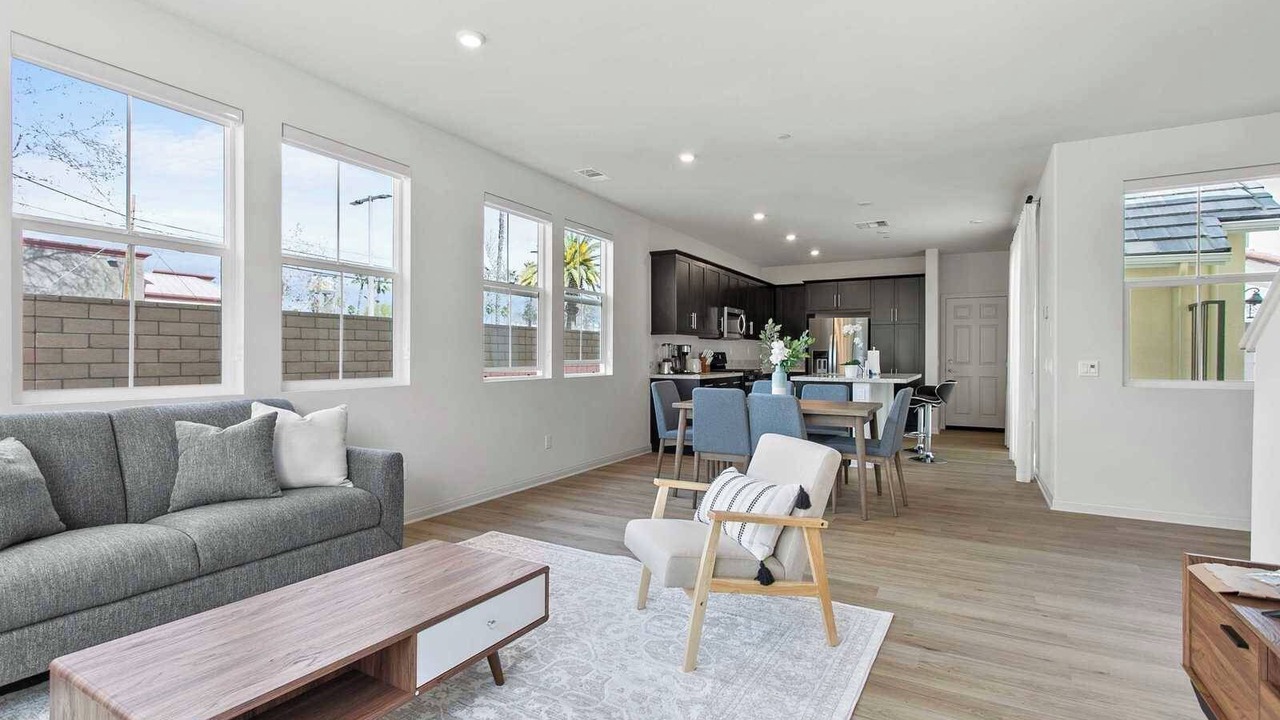 Photo of Livingroom in Westmont