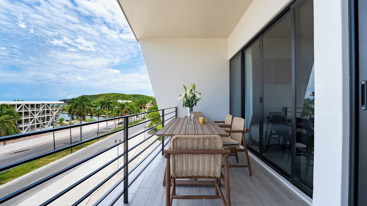 Photo of Outdoor in L