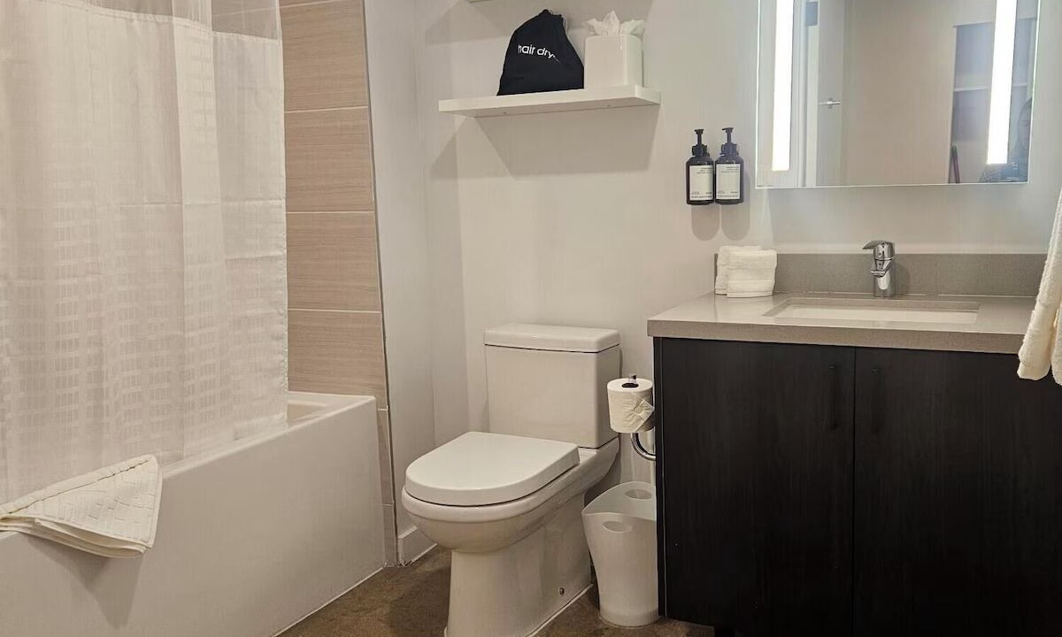 Photo of Bathroom in Downtown Los Angeles