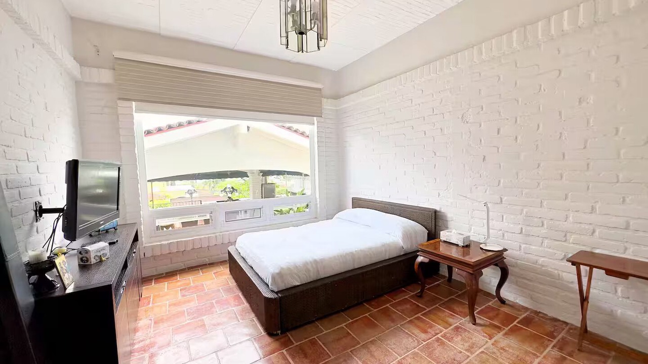 Photo of Bedroom in Raquet Club