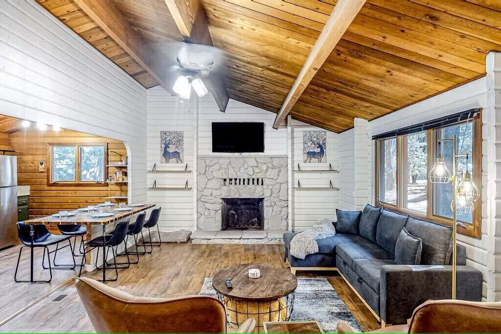 Photo of Livingroom in Cedar Ridge