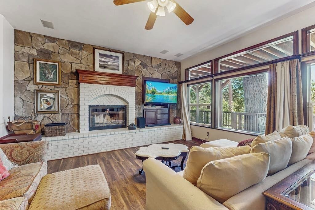 Photo of Livingroom in Twin Peaks