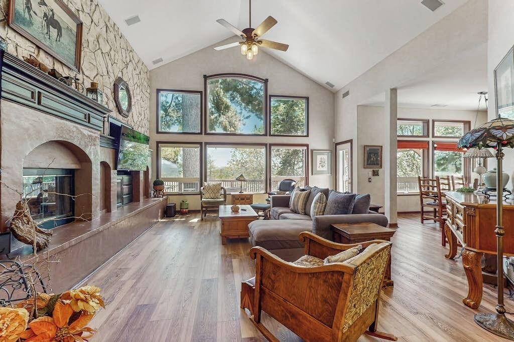 Photo of Livingroom in Twin Peaks