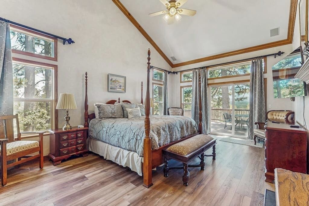 Photo of Bedroom in Twin Peaks