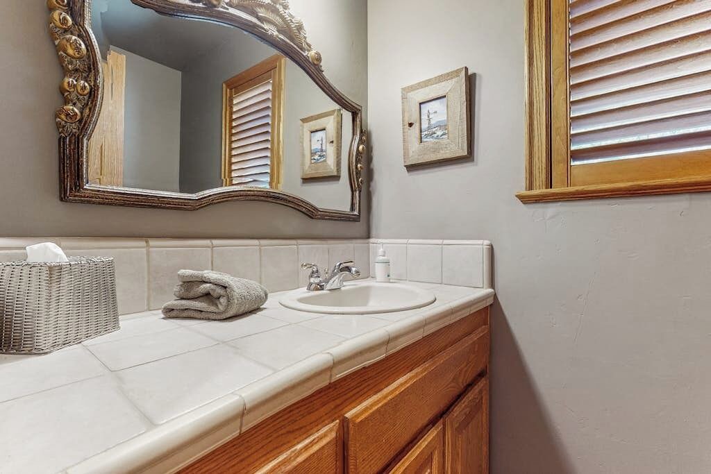 Photo of Bathroom in Twin Peaks
