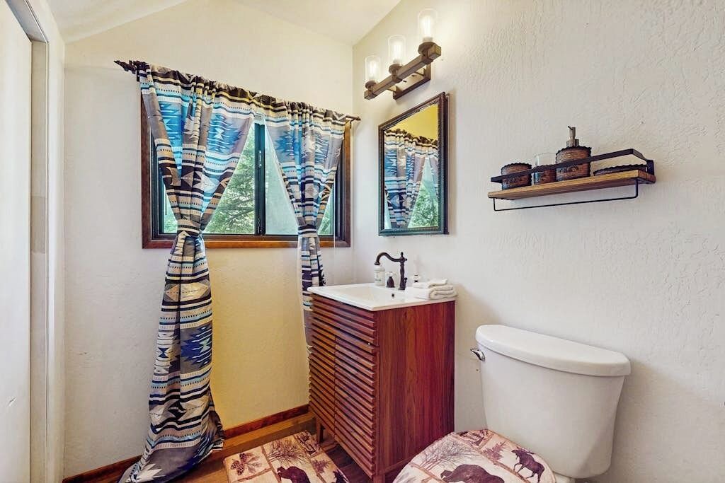 Photo of Bathroom in Twin Peaks