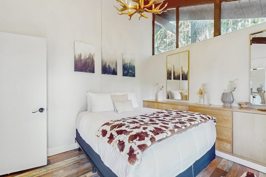 Photo of Bedroom in Twin Peaks