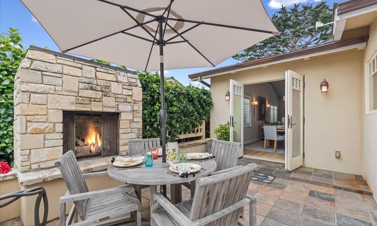 Photo of Livingroom in Carmel Point