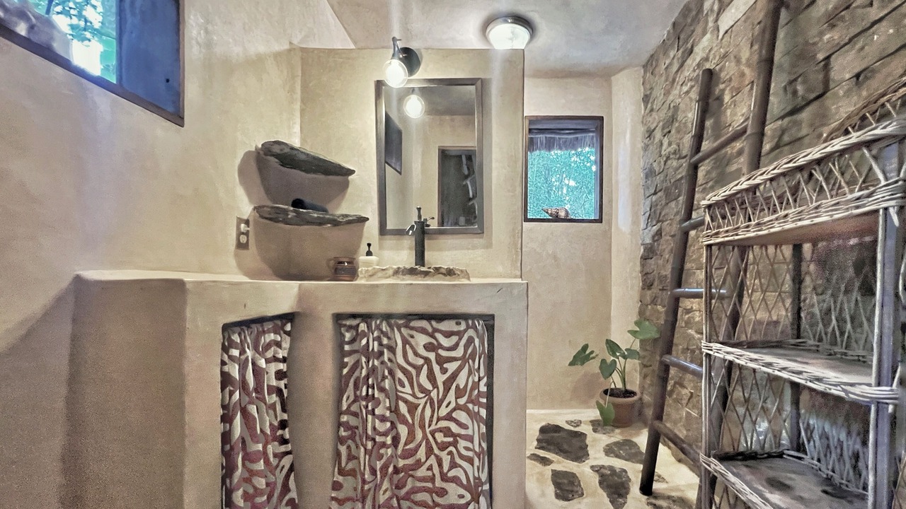 Photo of Bathroom in Francisco Uh May