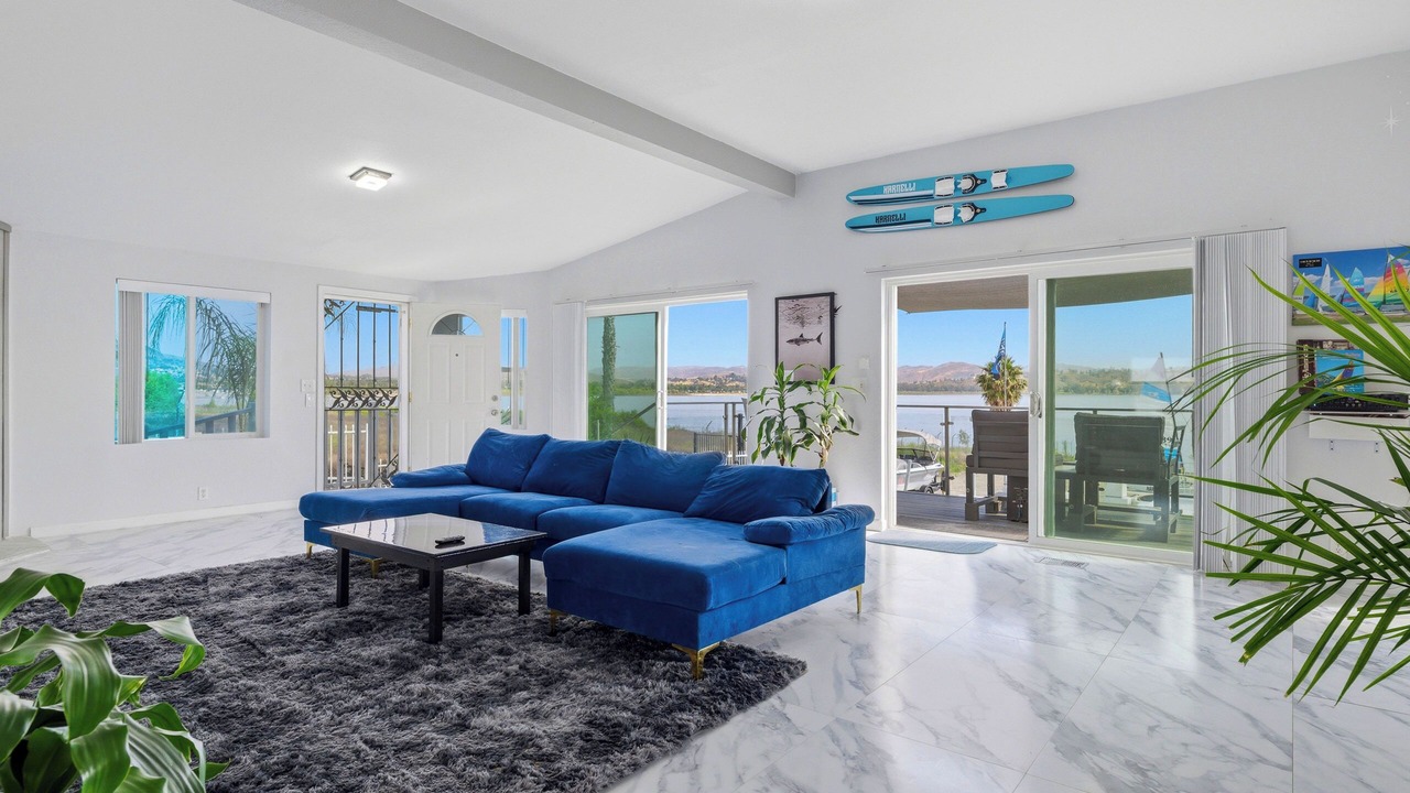Photo of Livingroom in Lake Elsinore