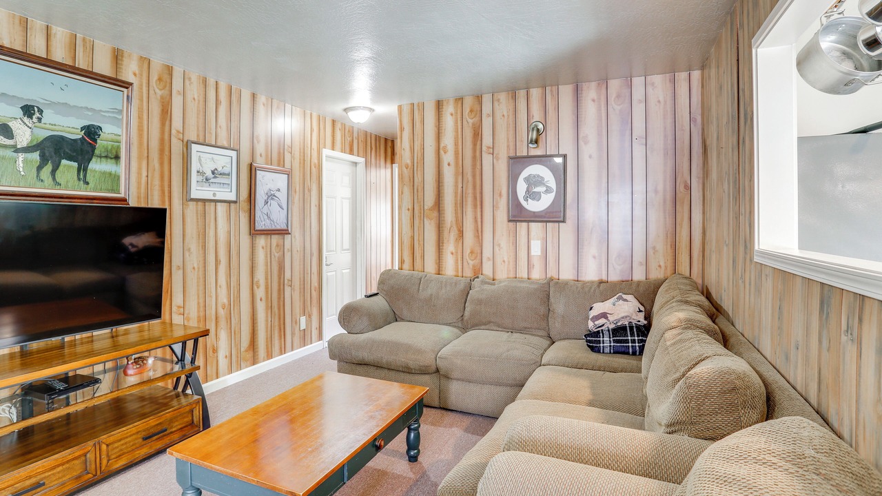 Photo of Livingroom in Colusa County