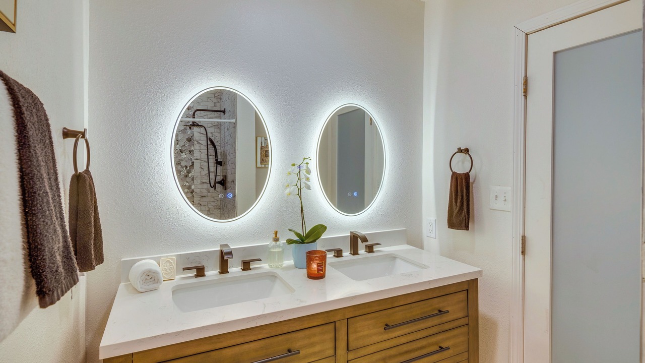 Photo of Bathroom in Valley Glen