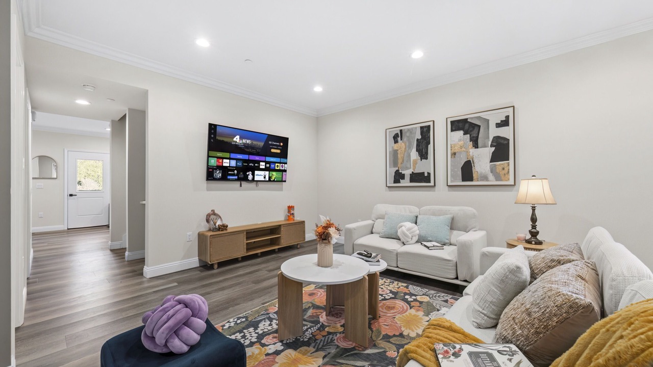 Photo of Livingroom in North Central